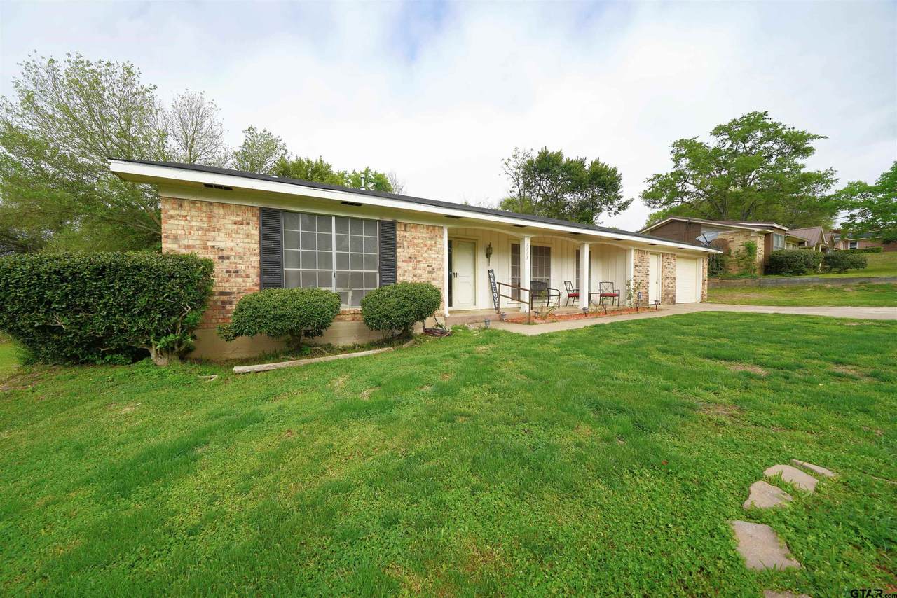 1113 Kirkwood - Photo 1