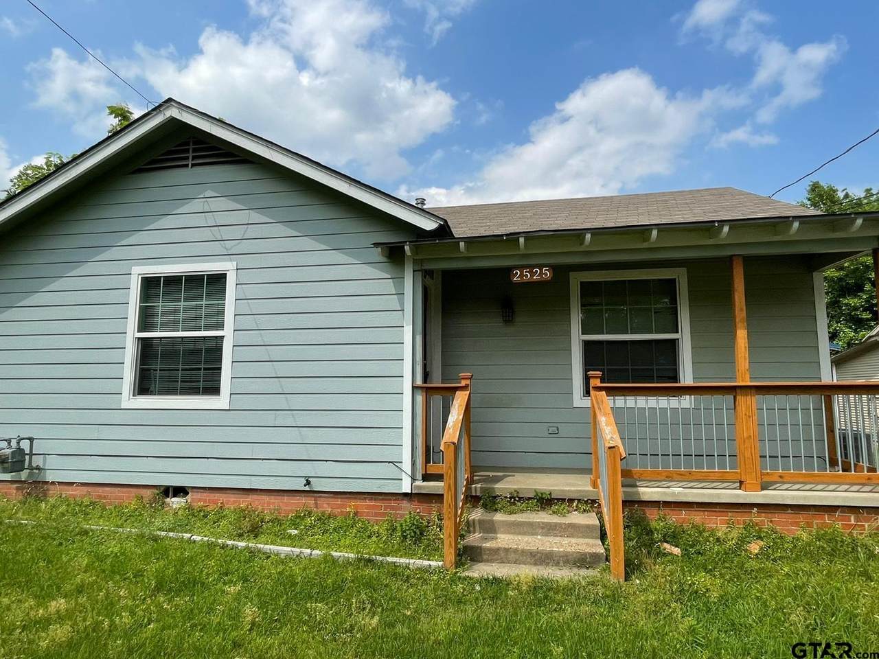 2525 Van - Photo 1