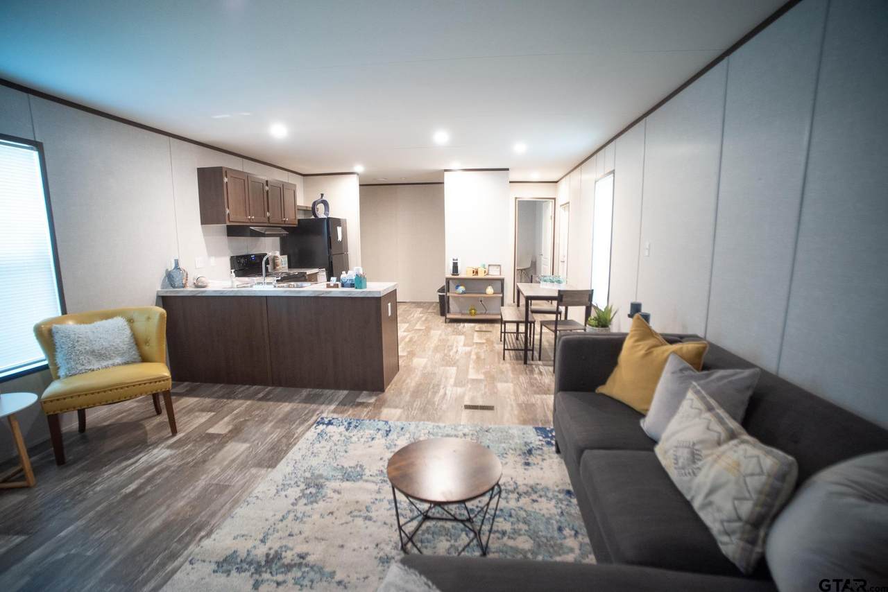 200 Cumberland - Photo 1