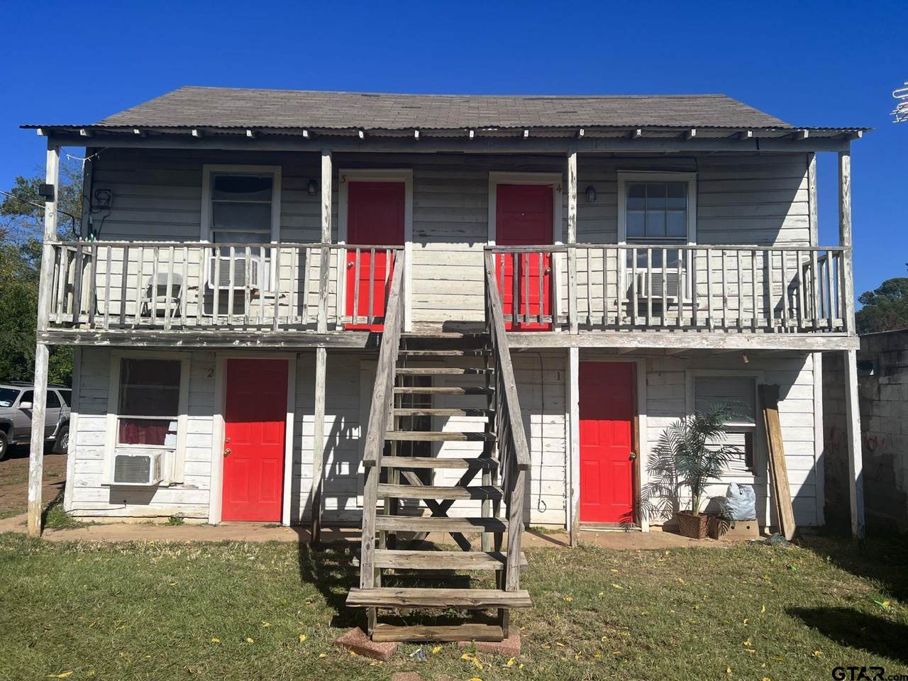 1502 Earle St - Photo 1