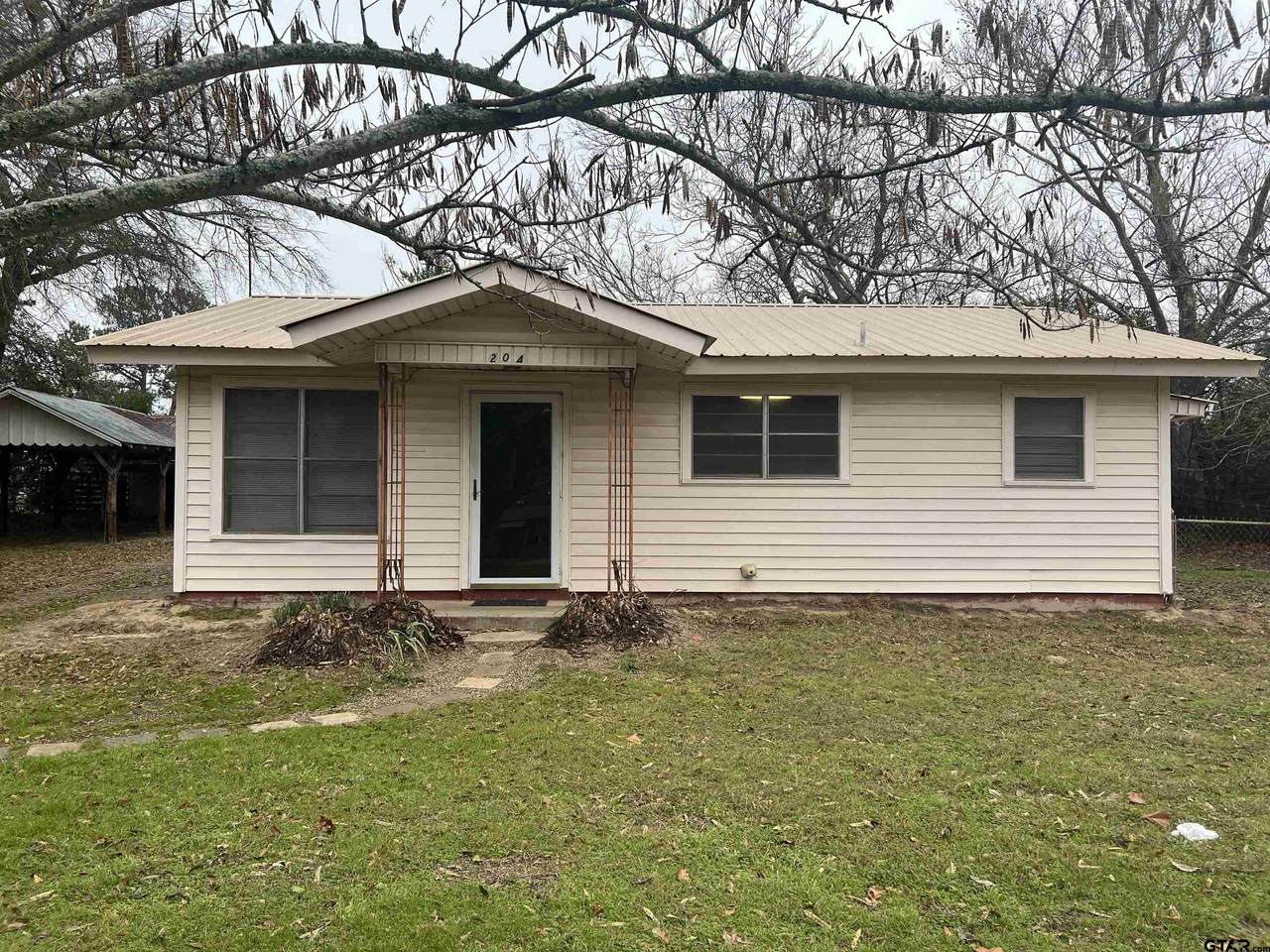 204 Heath Lane - Photo 1
