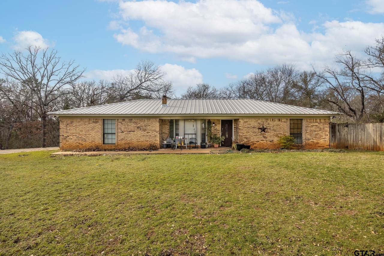 137 Southview - Photo 1