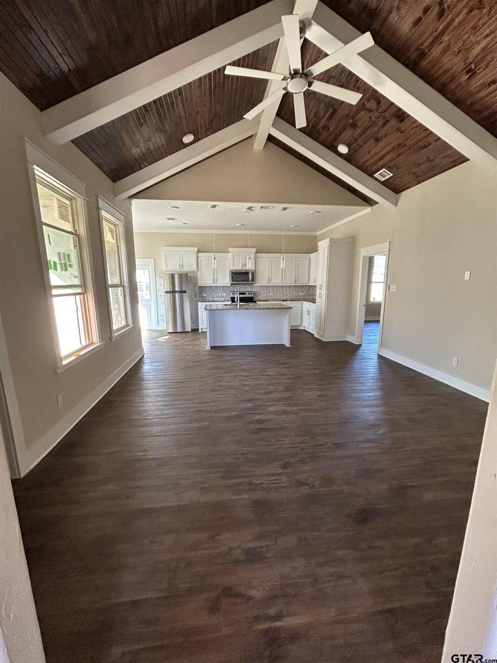 1109 Front - Photo 1