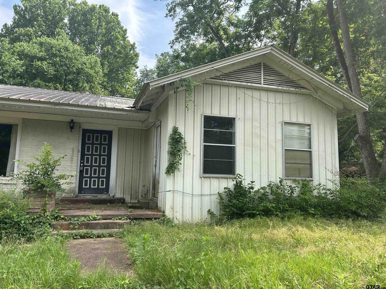 524 San Antonio - Photo 1