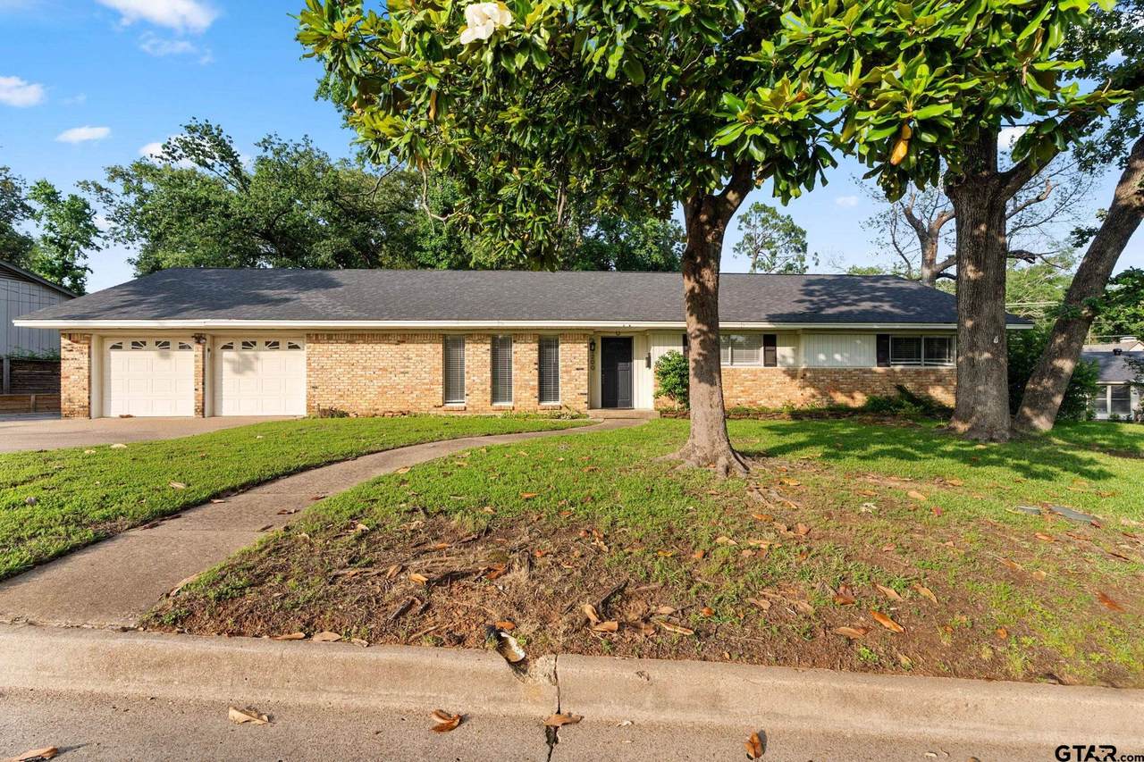 3200 Decharles - Photo 1