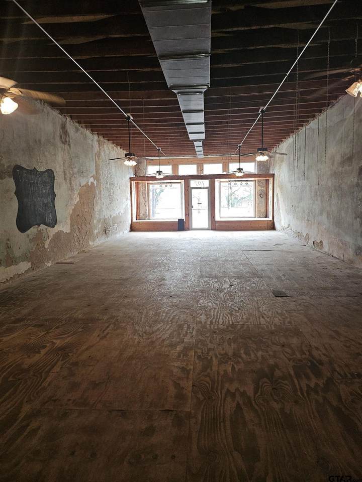 107 Commerce - Photo 1