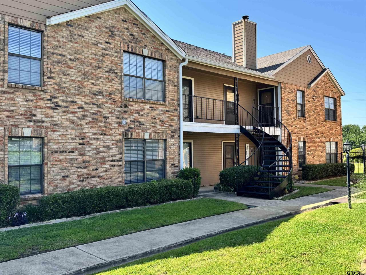 400 Southtown #105 - Photo 1