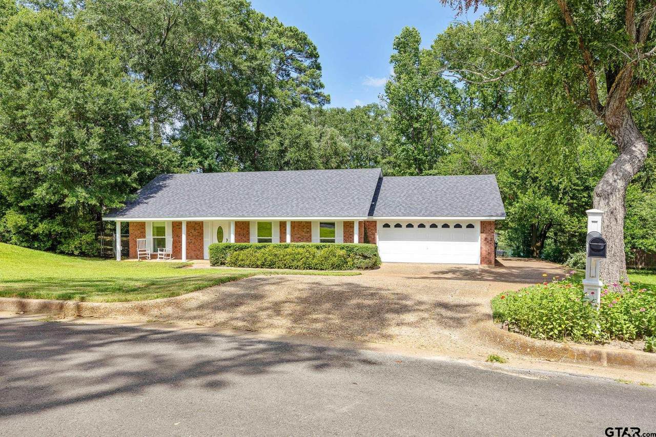 312 Savannah Drive - Photo 1