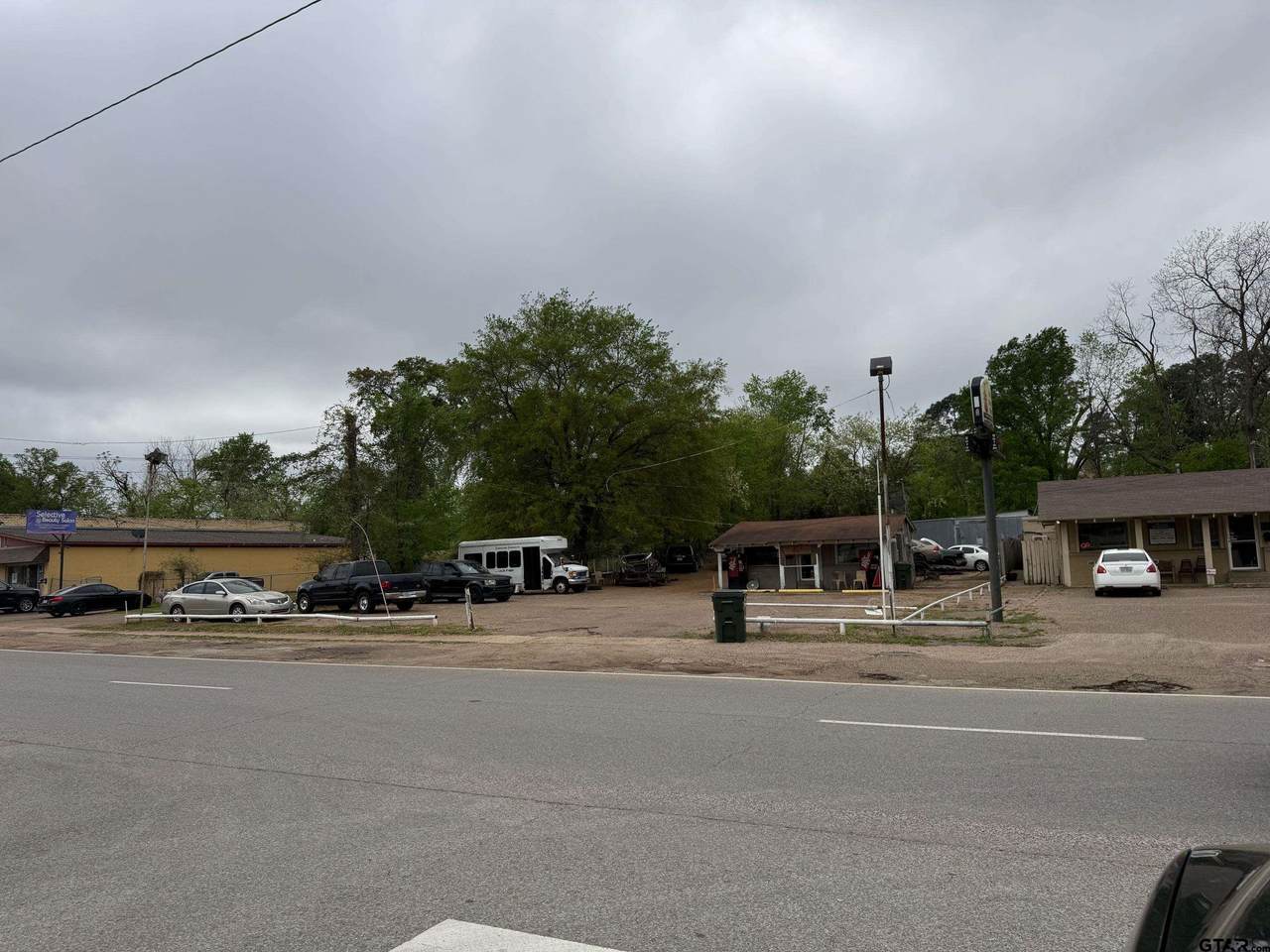 207 Glenwood - Photo 1
