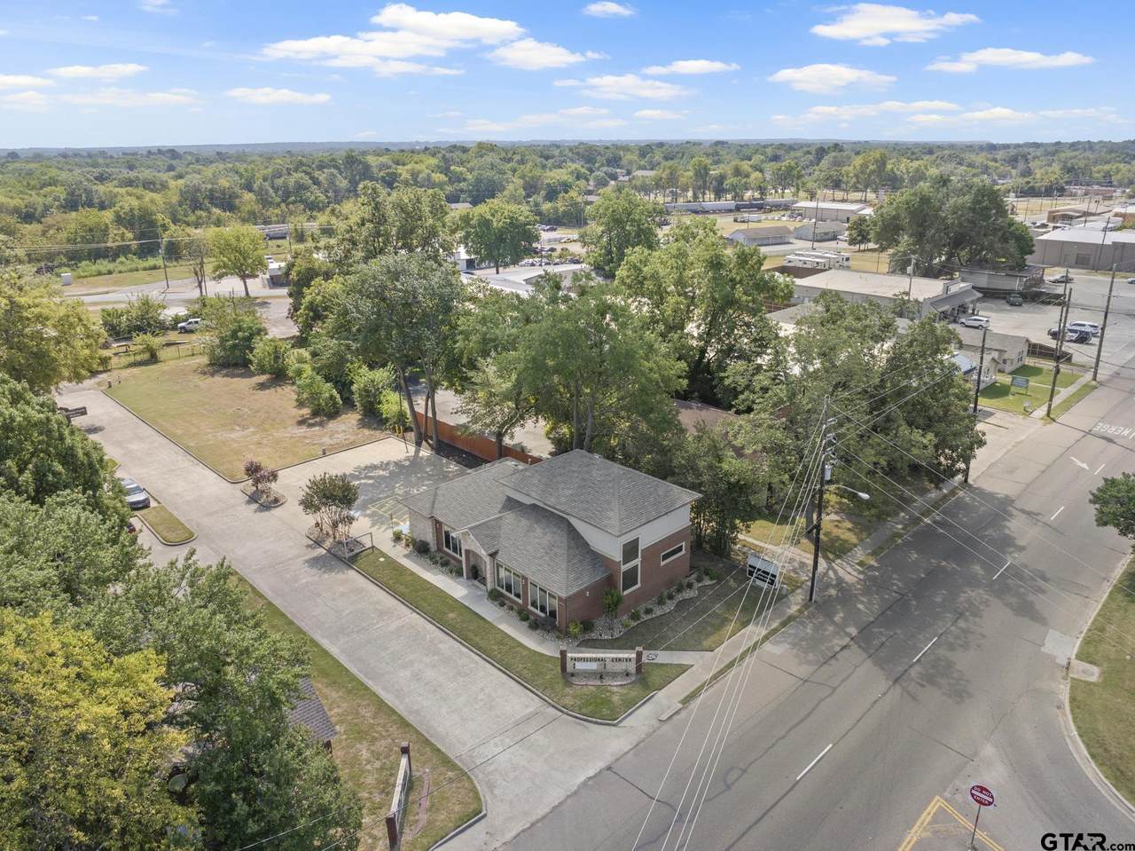 802 North Jefferson - Photo 1