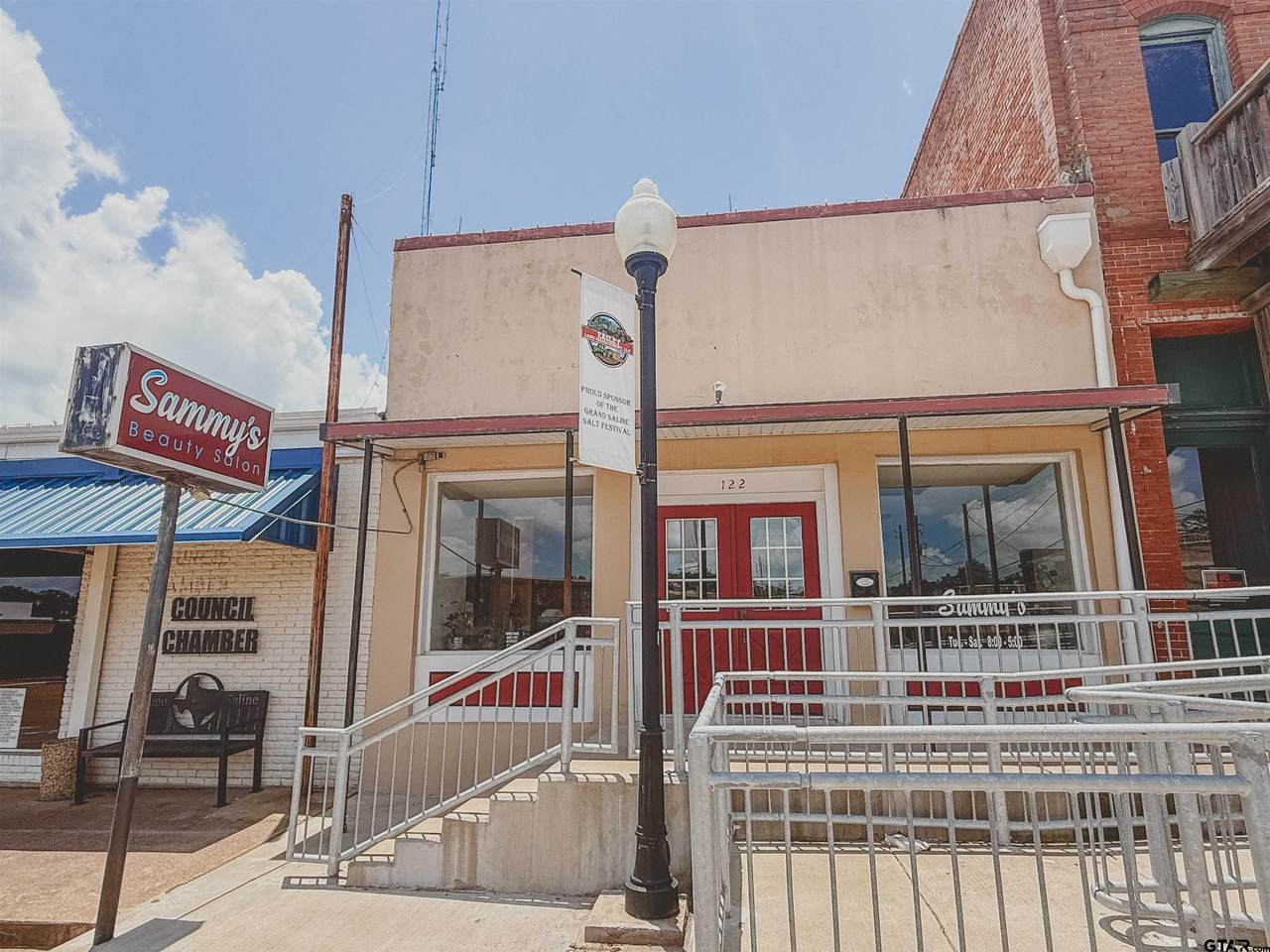 122 E Frank Street - Photo 1