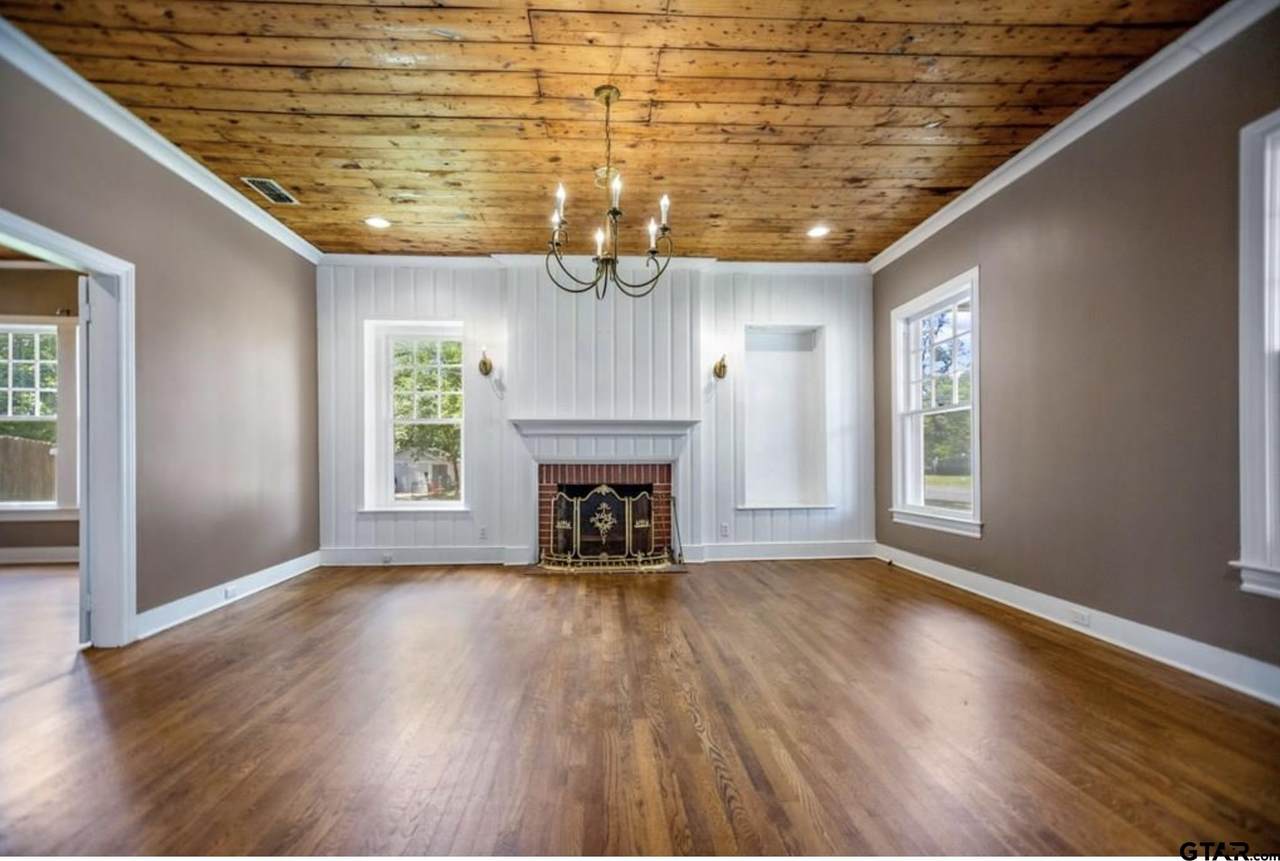 705 Vine Ave - Photo 1