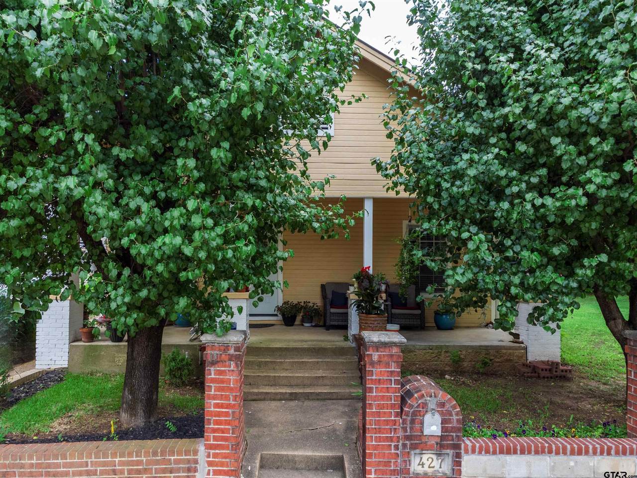 427 Locust St - Photo 1