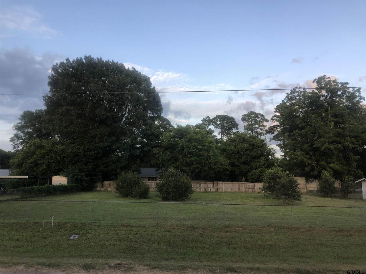 319 Daniels St - Photo 1