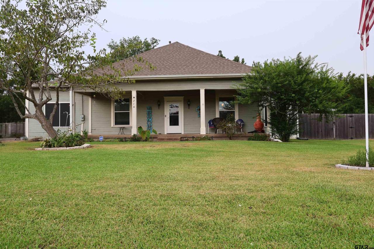 210 Hopkins - Photo 1