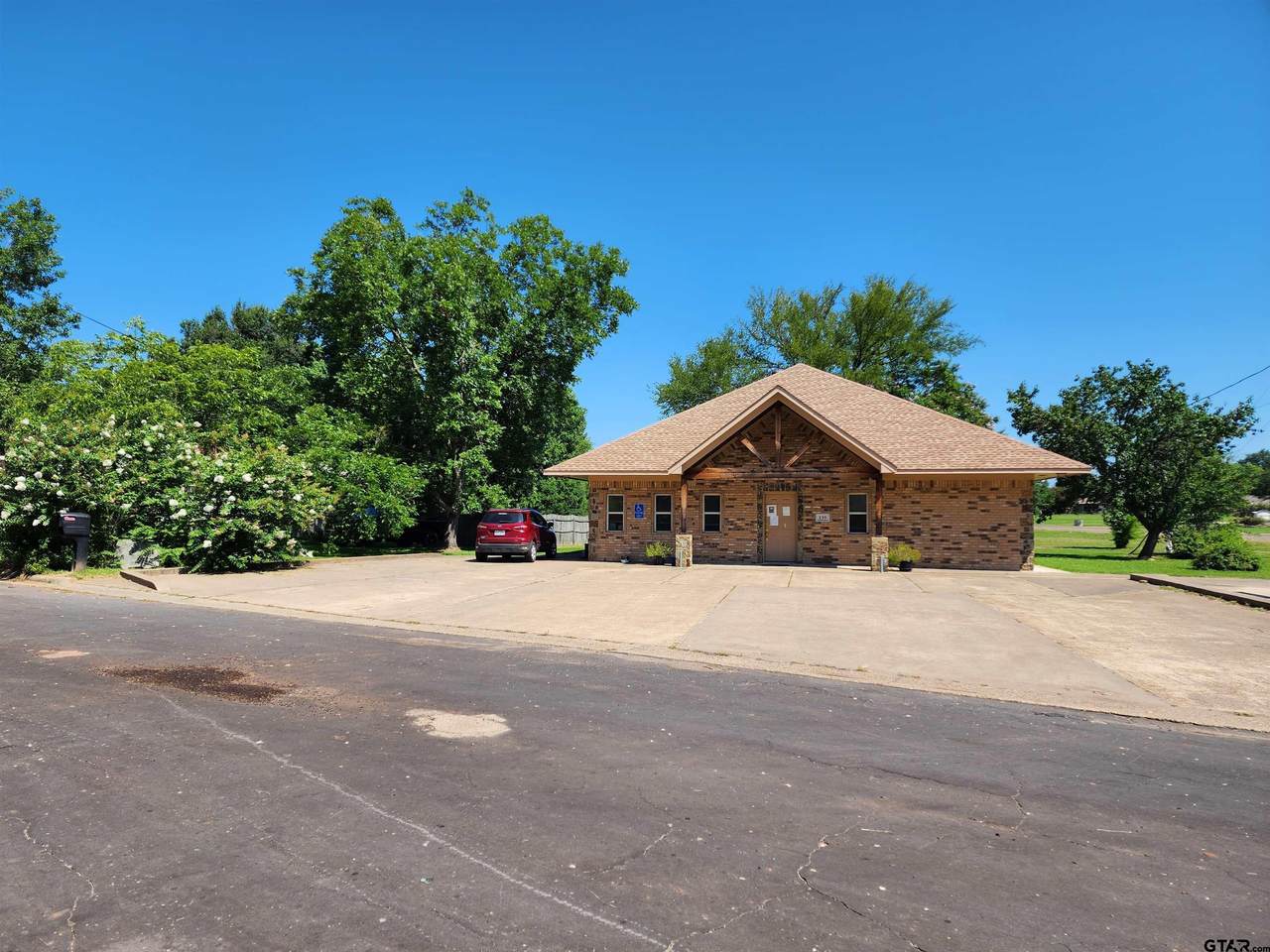 139 Maxine - Photo 1