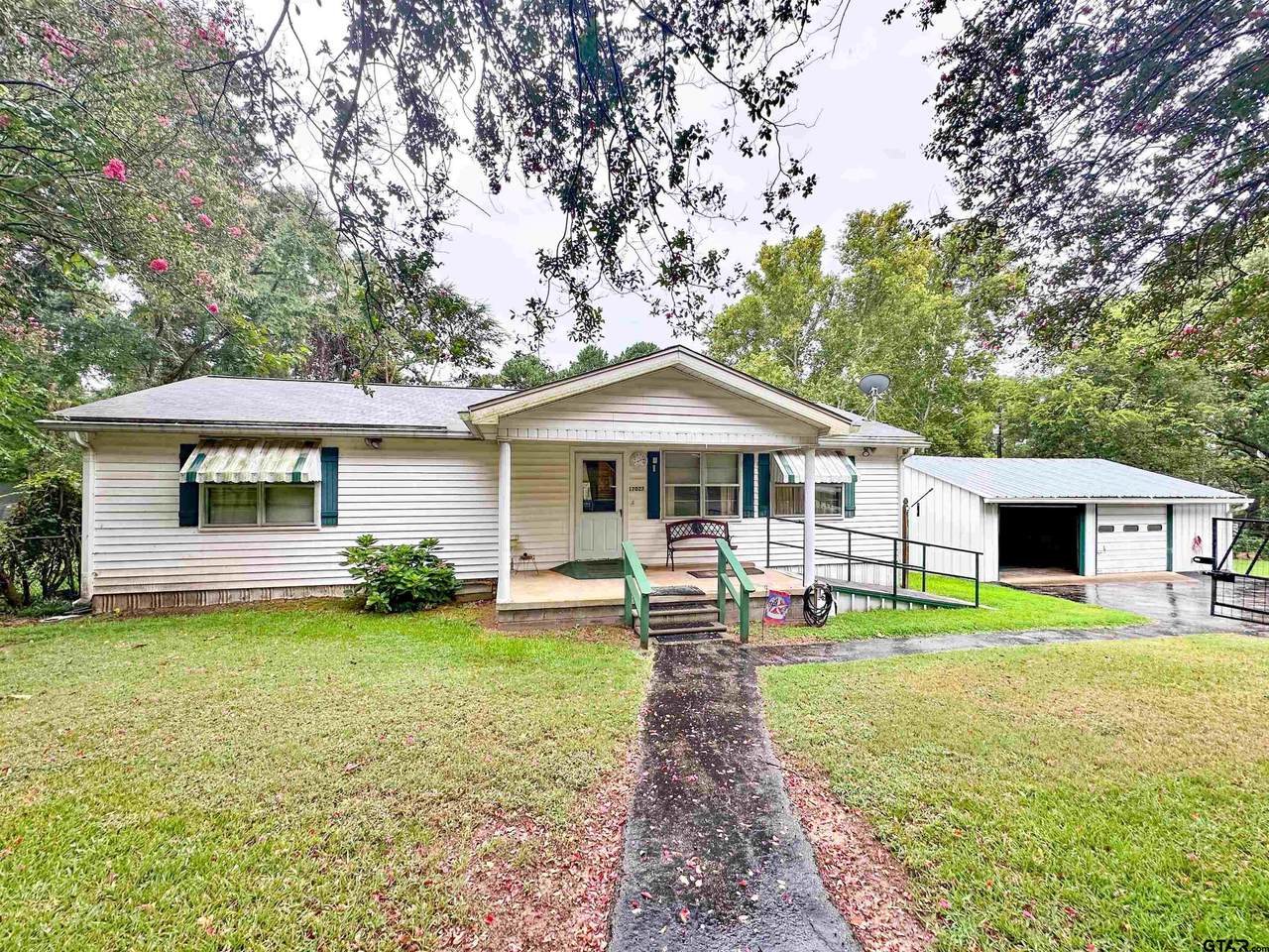 17027 Ravenwood - Photo 1