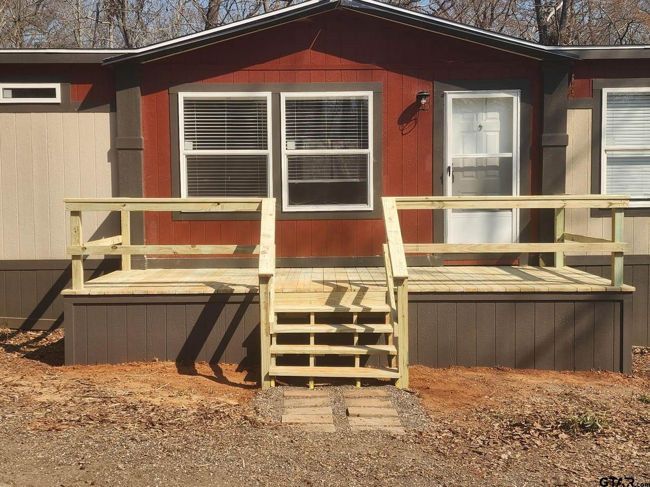 715 Royal Drive - Photo 1