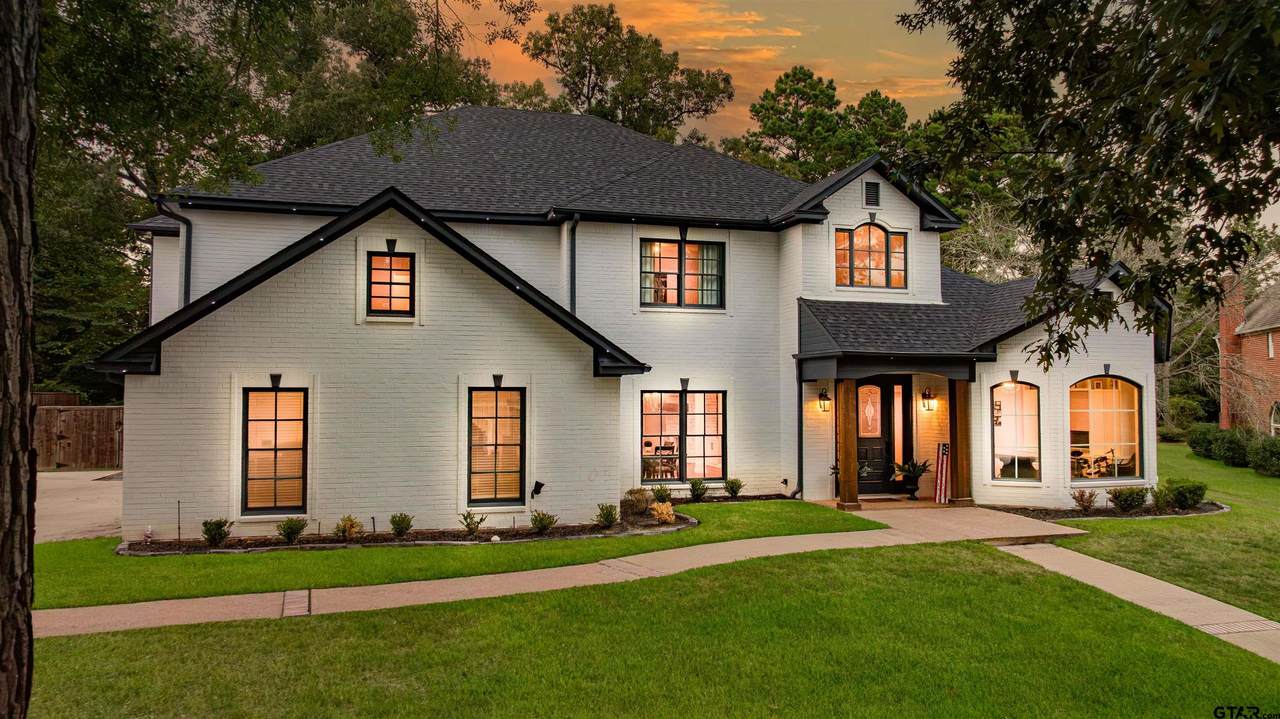 219 Hunters Cir - Photo 1