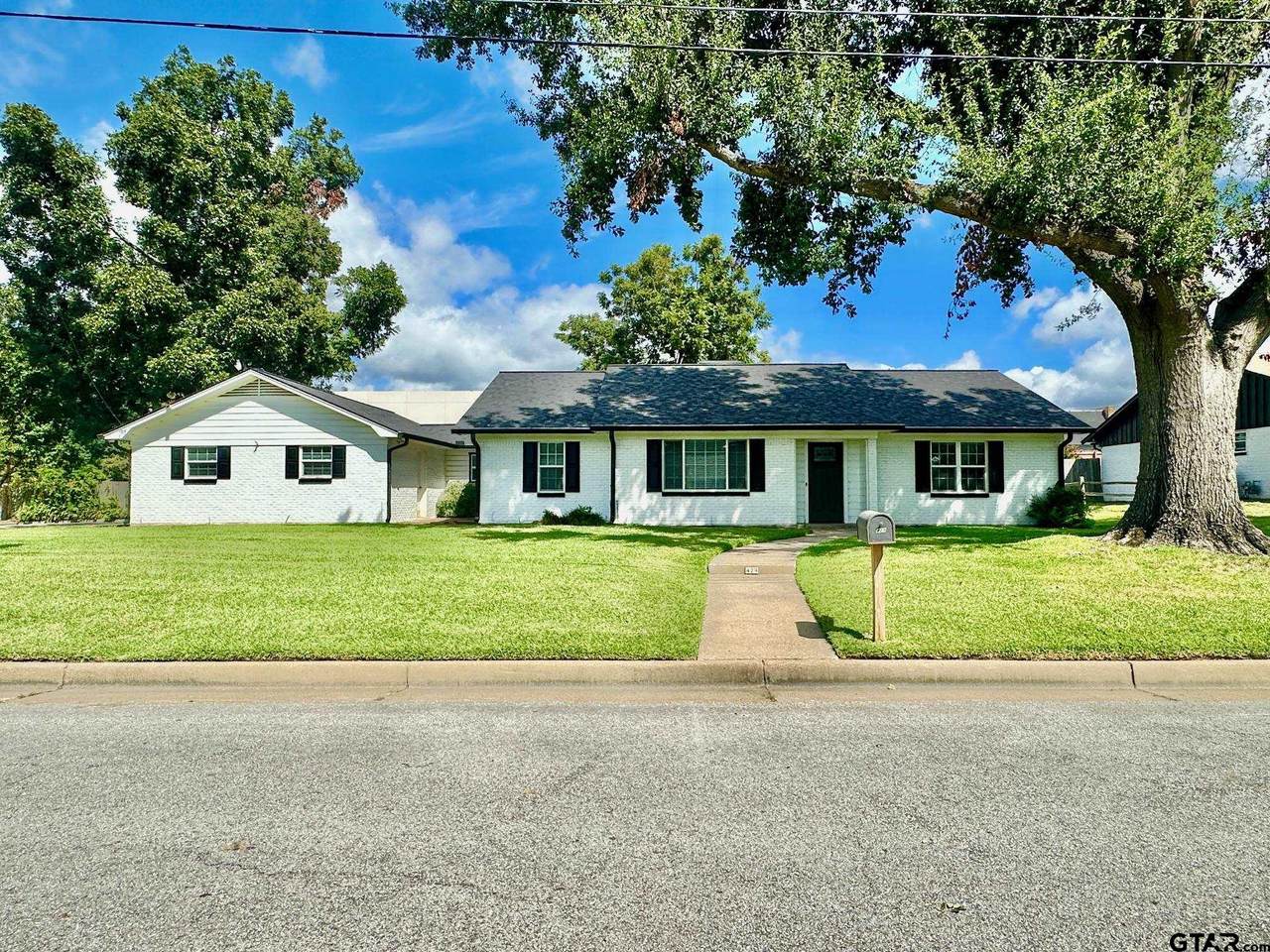 429 Holiday Ln - Photo 1