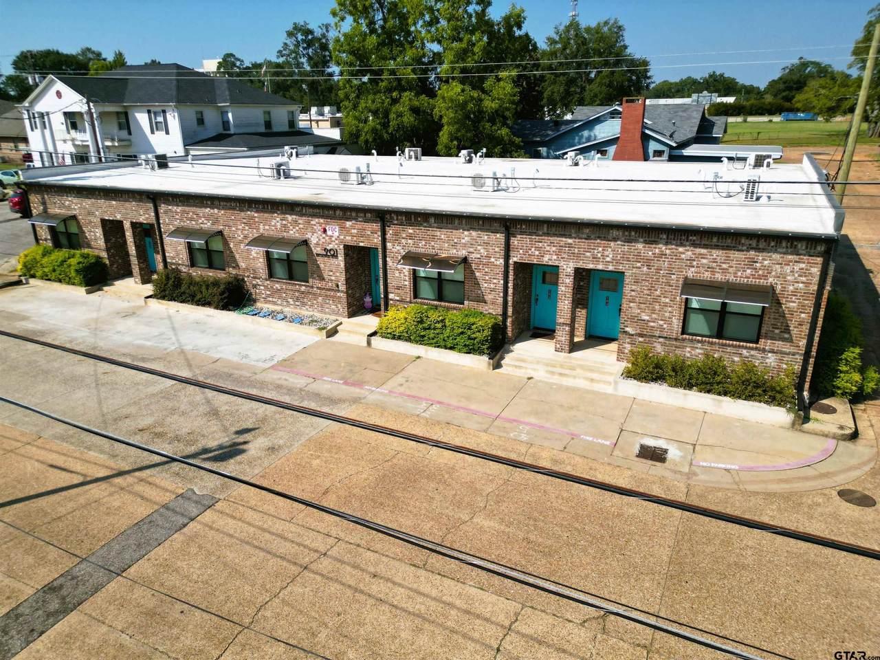 901 Broadway Blvd - Photo 1