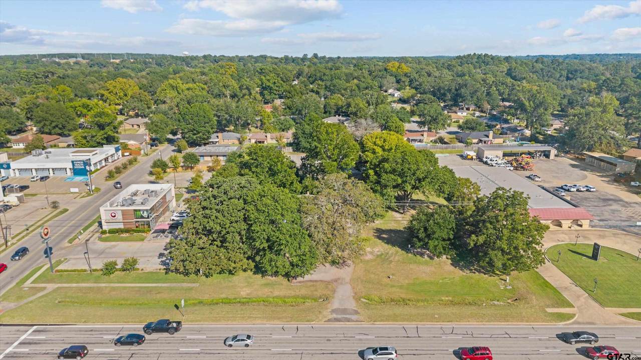 6920 Broadway Ave. - Photo 1