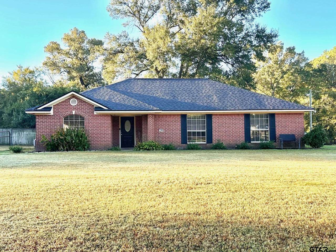 580 Oakwood Dr - Photo 1