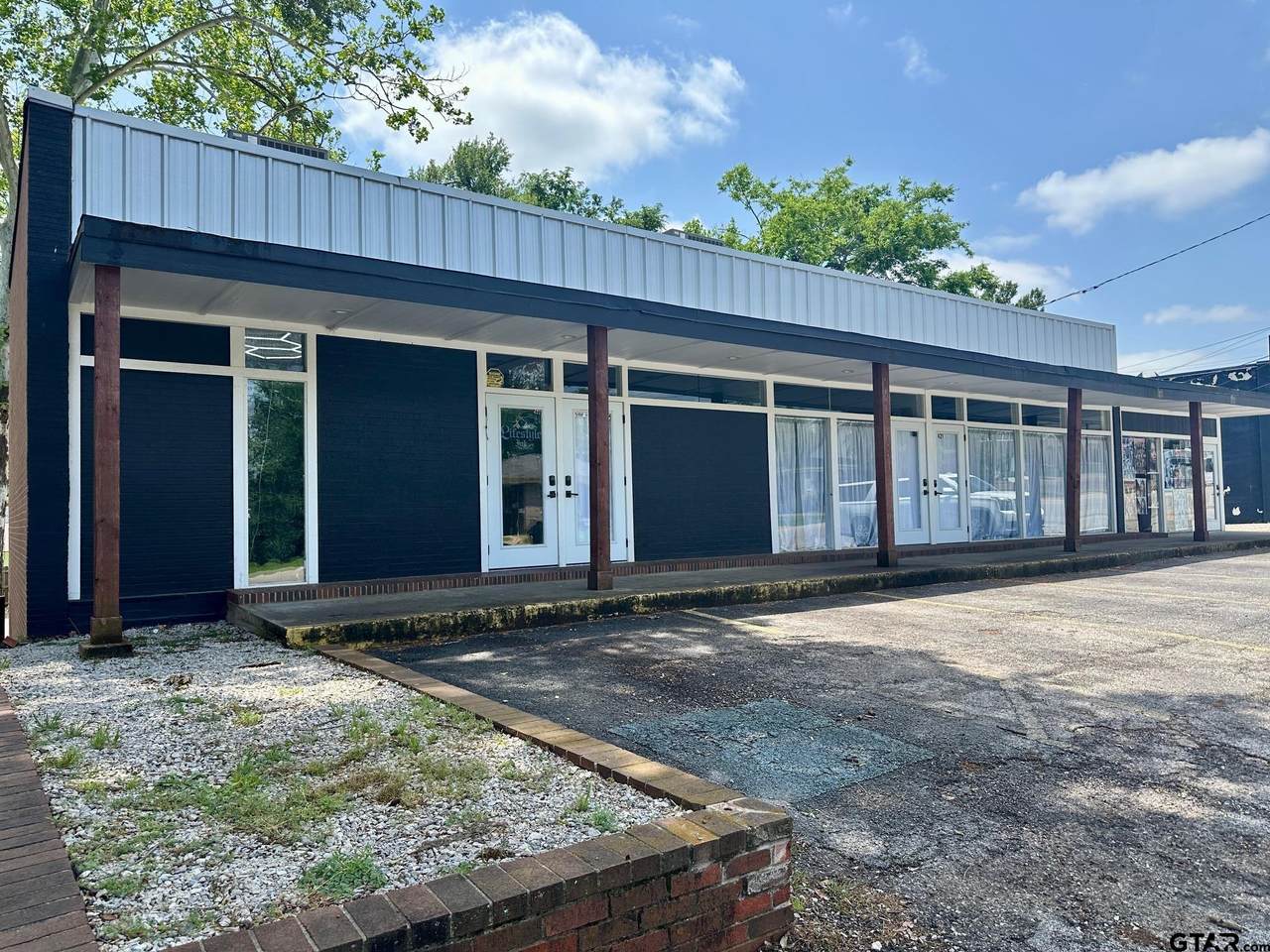 423 Troup Hwy - Photo 1