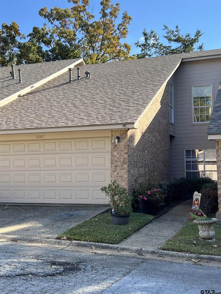 2007 Villa Drive - Photo 1