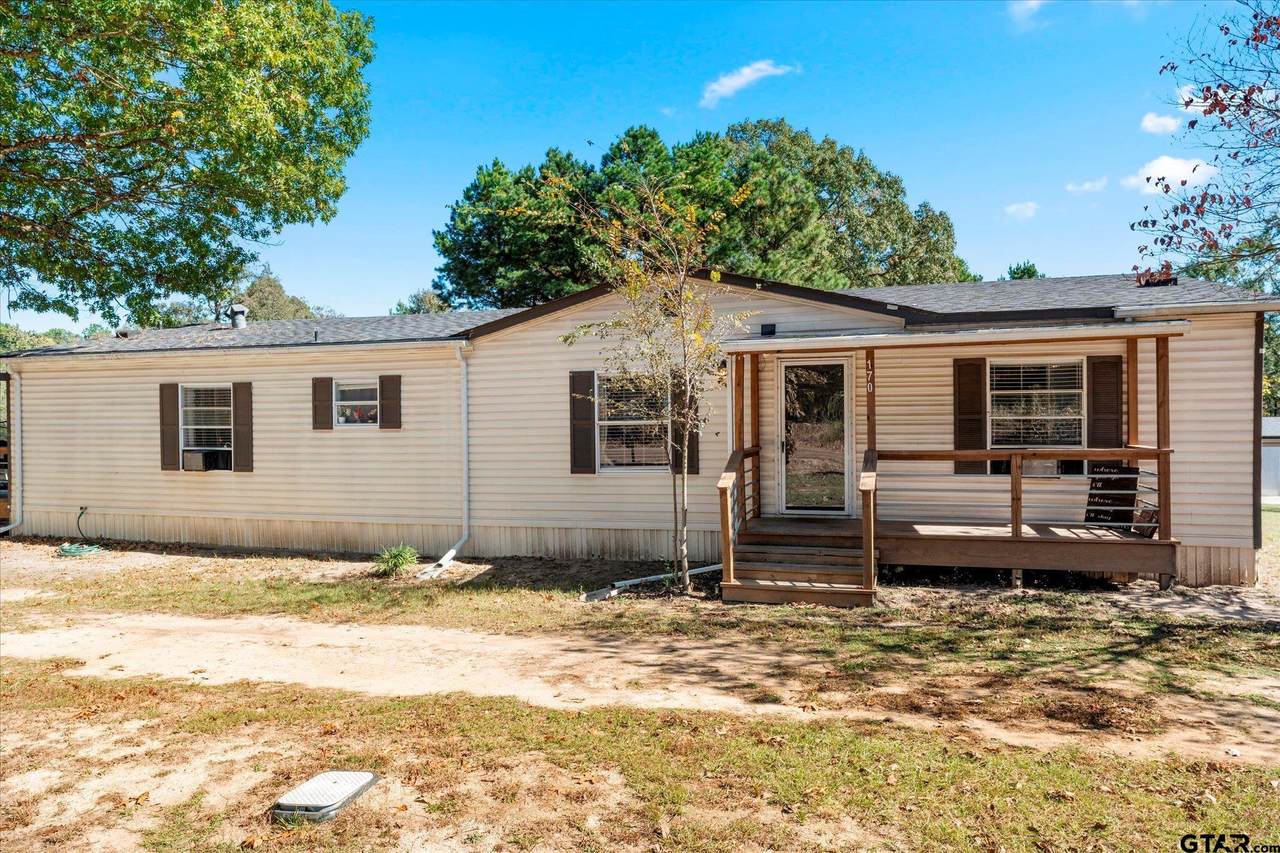 170 Private Road 52423 - Photo 1