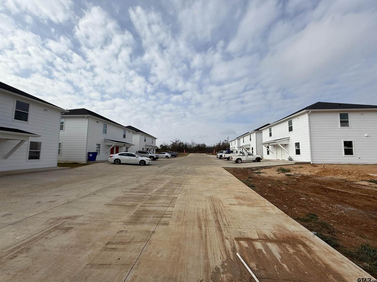 10536 Country Hill Blvd - Photo 1