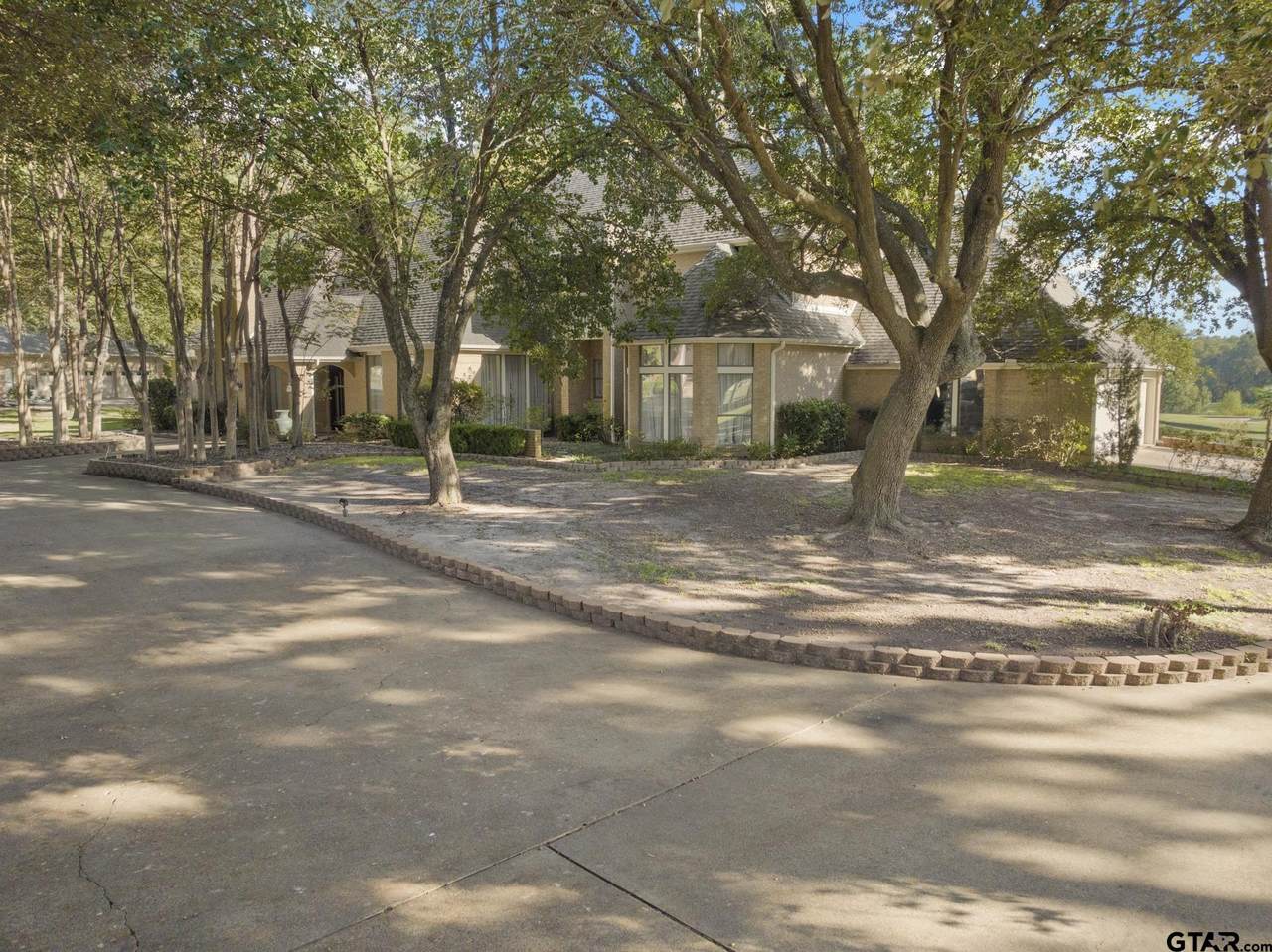 201 Country Club Drive - Photo 1