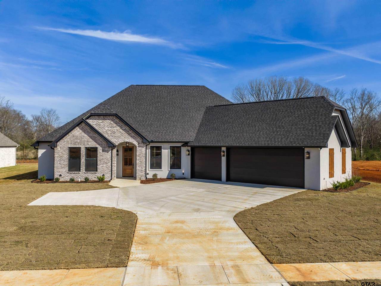 352 Heritage Way - Photo 1