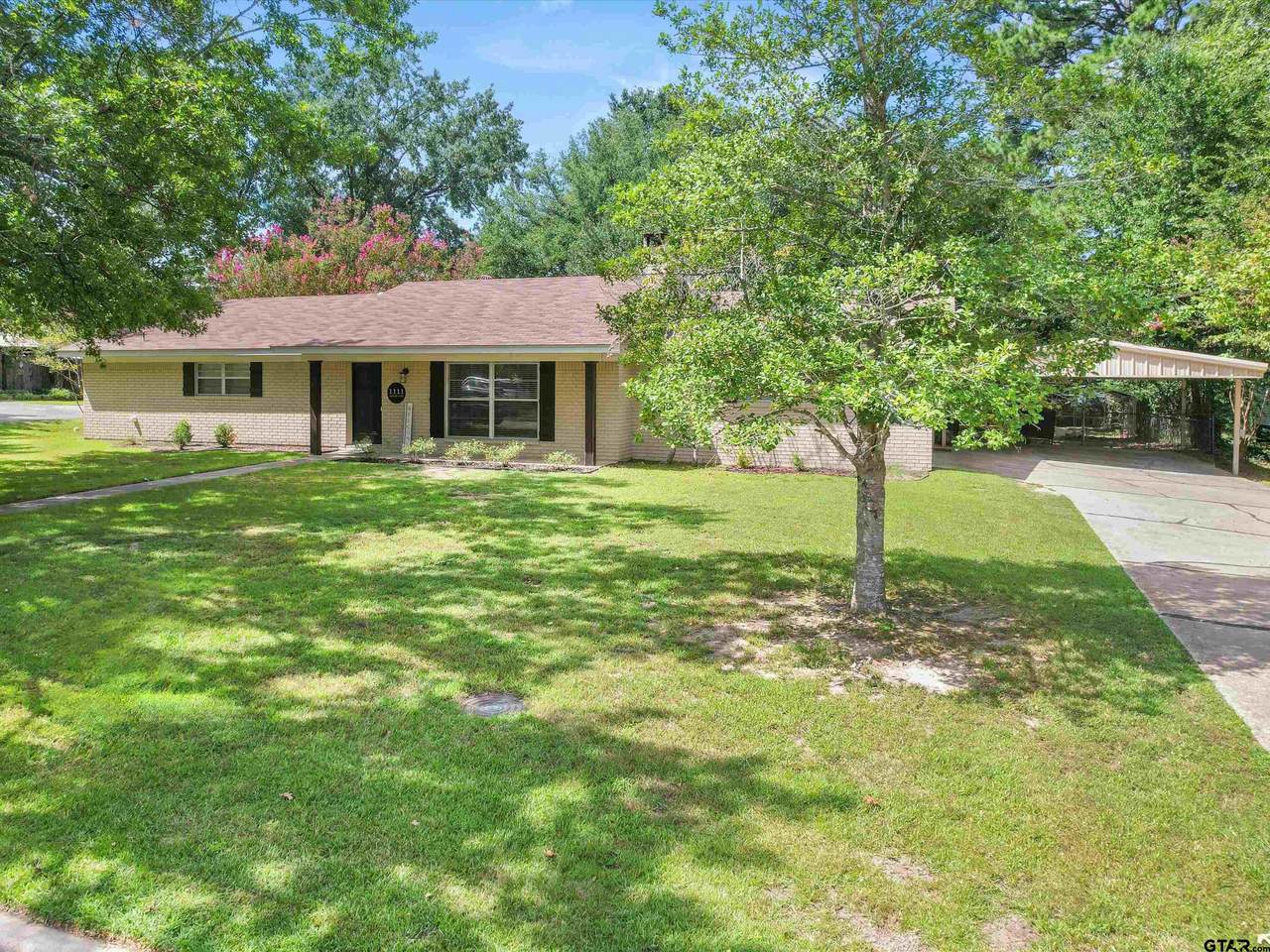 1111 Dogwood St - Photo 1