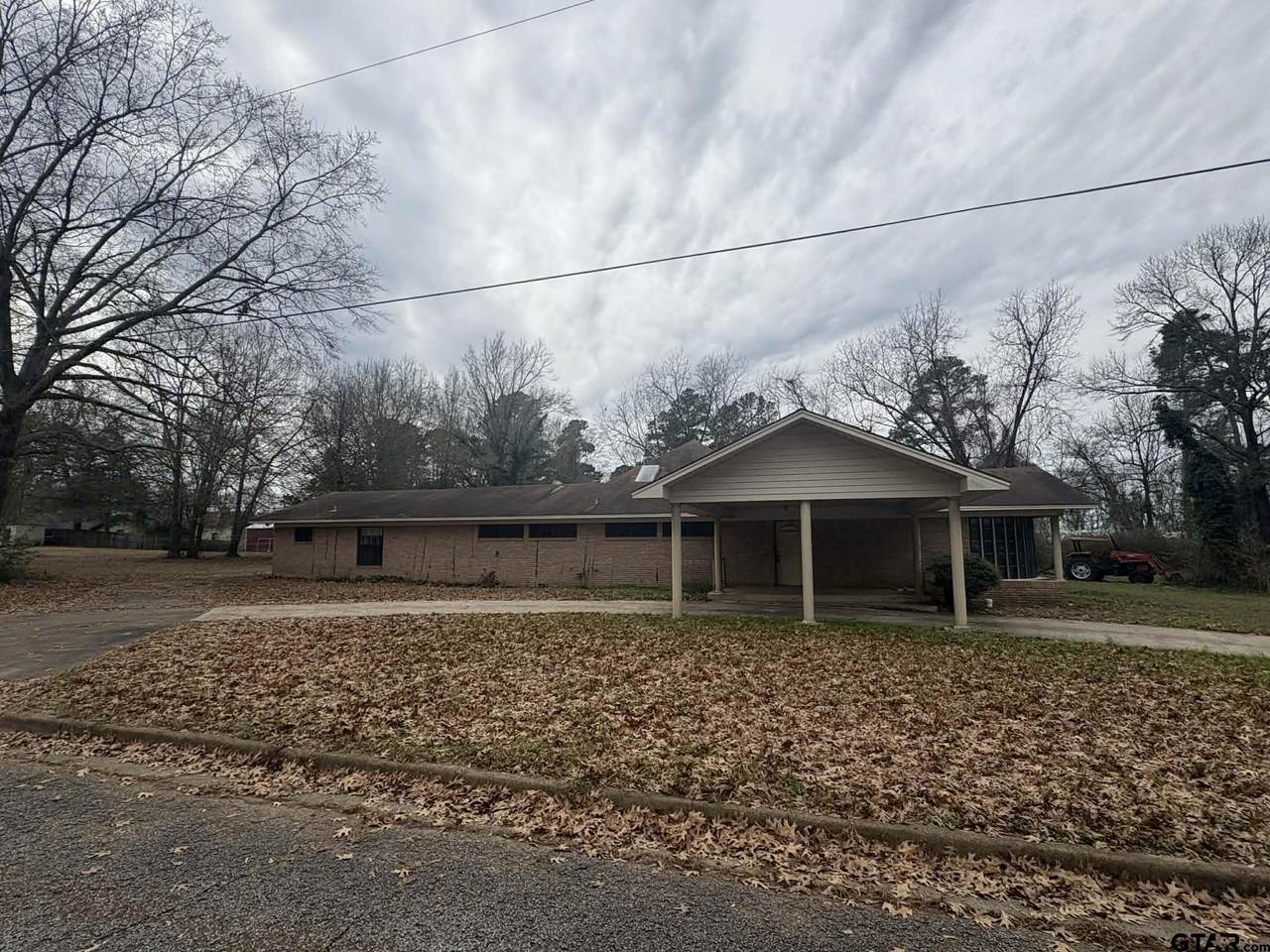 201 Parkview - Photo 1