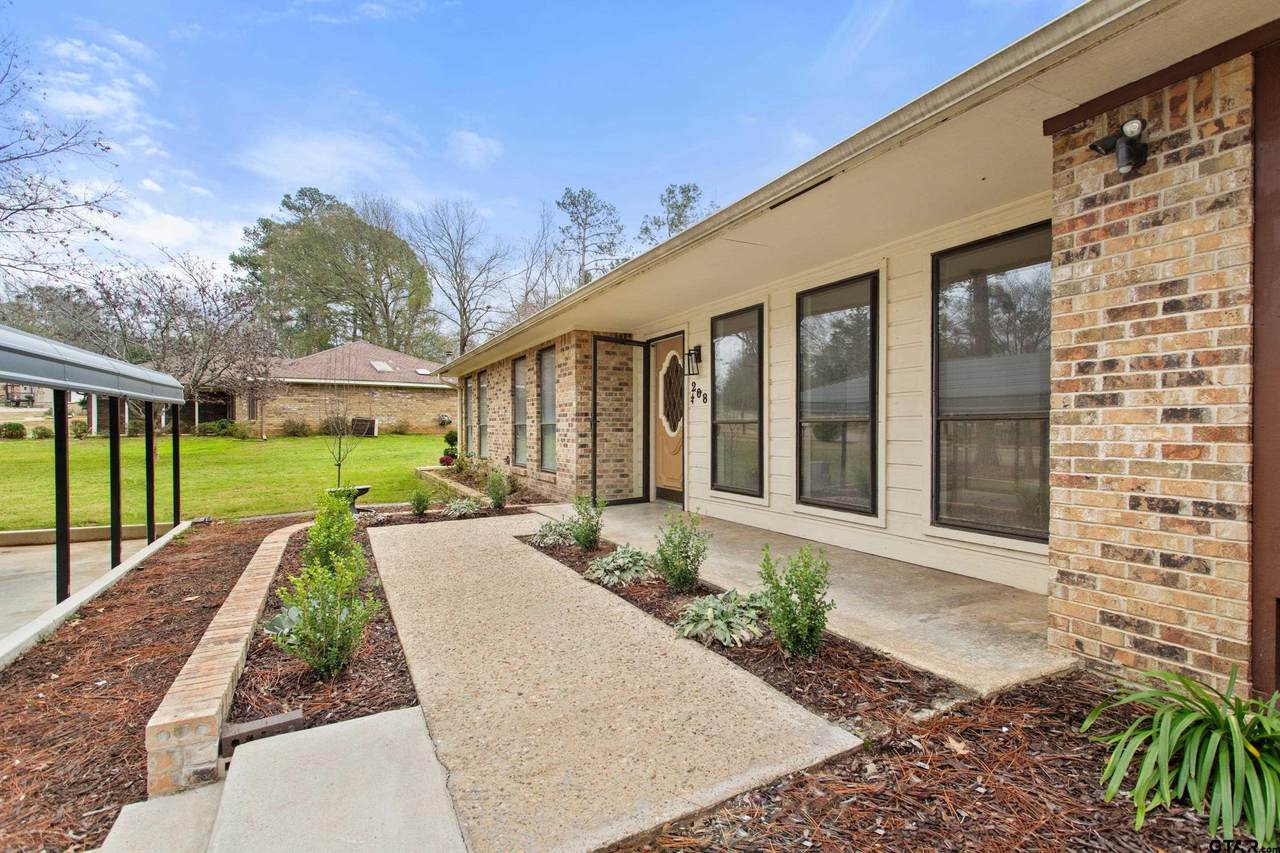 208 Treetop Lane - Photo 1