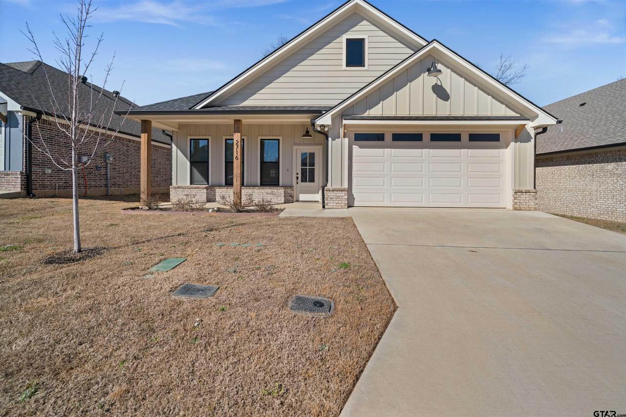 2716 Royal Village Way - Photo 1