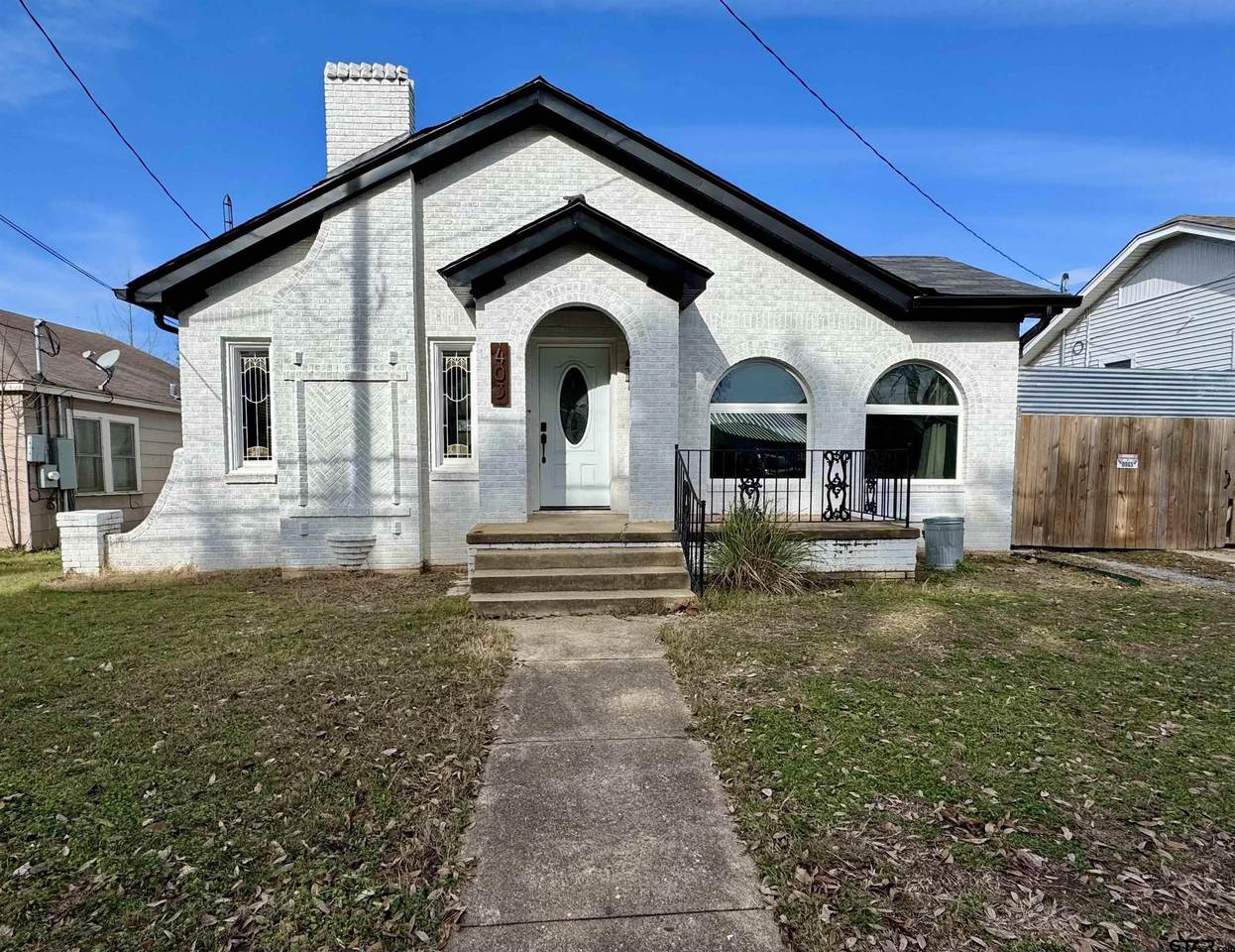 403 Henderson St - Photo 1