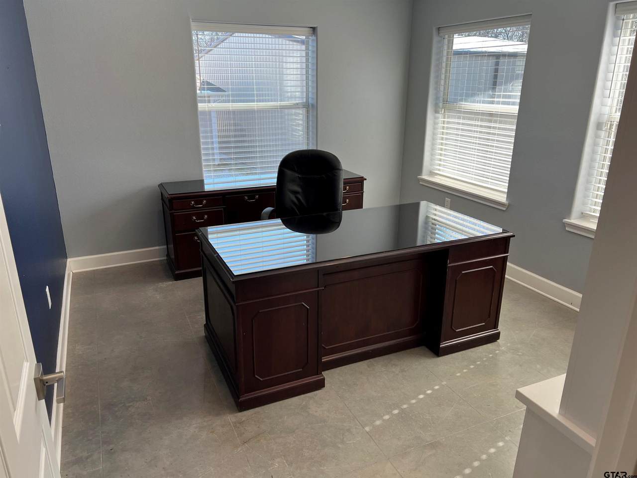 19025 Valley Drive, Suite 5 - Photo 1