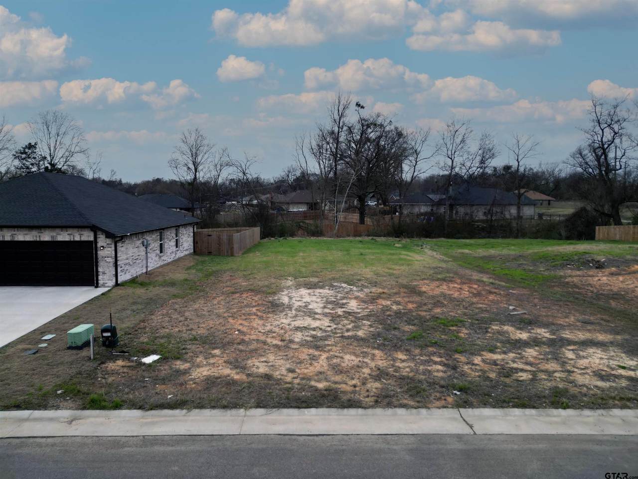 104 Arledge St - Photo 1