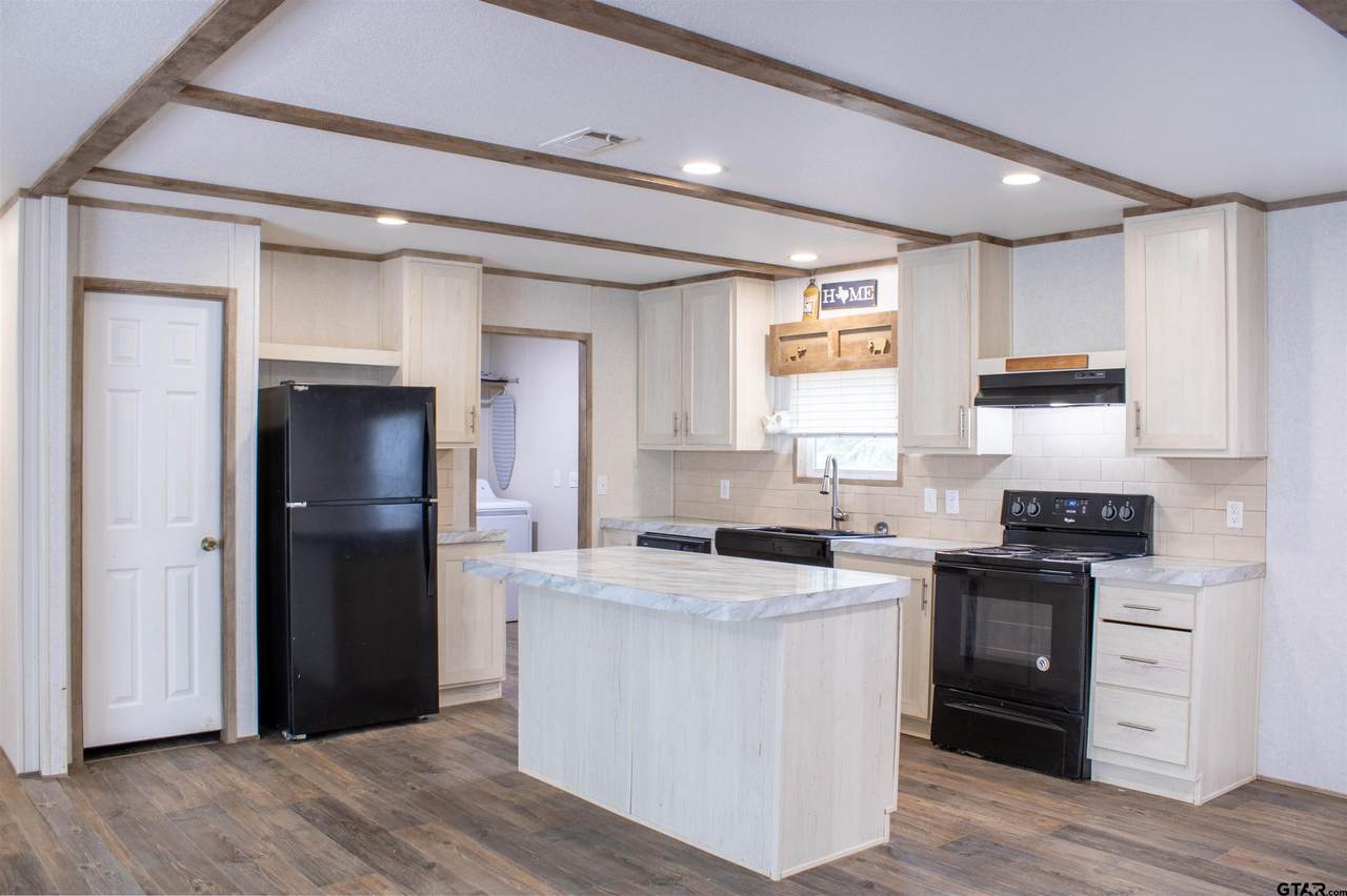 4394 Farm Market 2869 - Photo 1