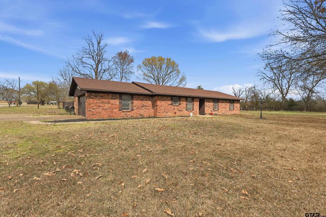 1045 County Road 3210 - Photo 1