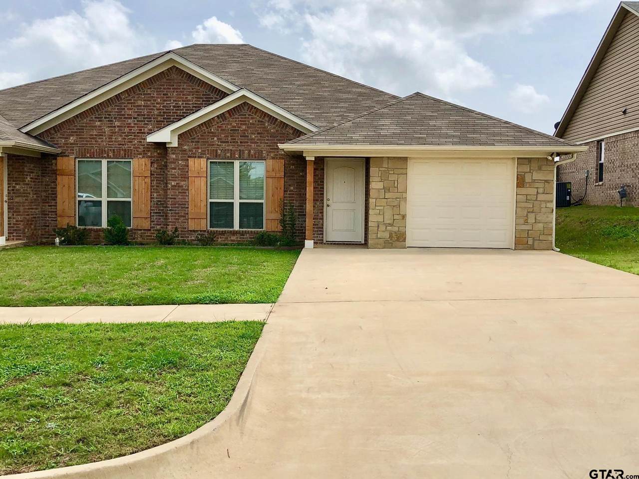 303/309 Princess Place - Photo 1