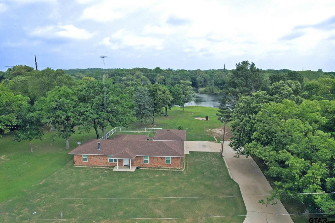 289 County Road 4192 - Photo 1