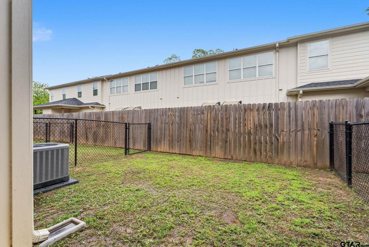307 Henry Street - Photo 1