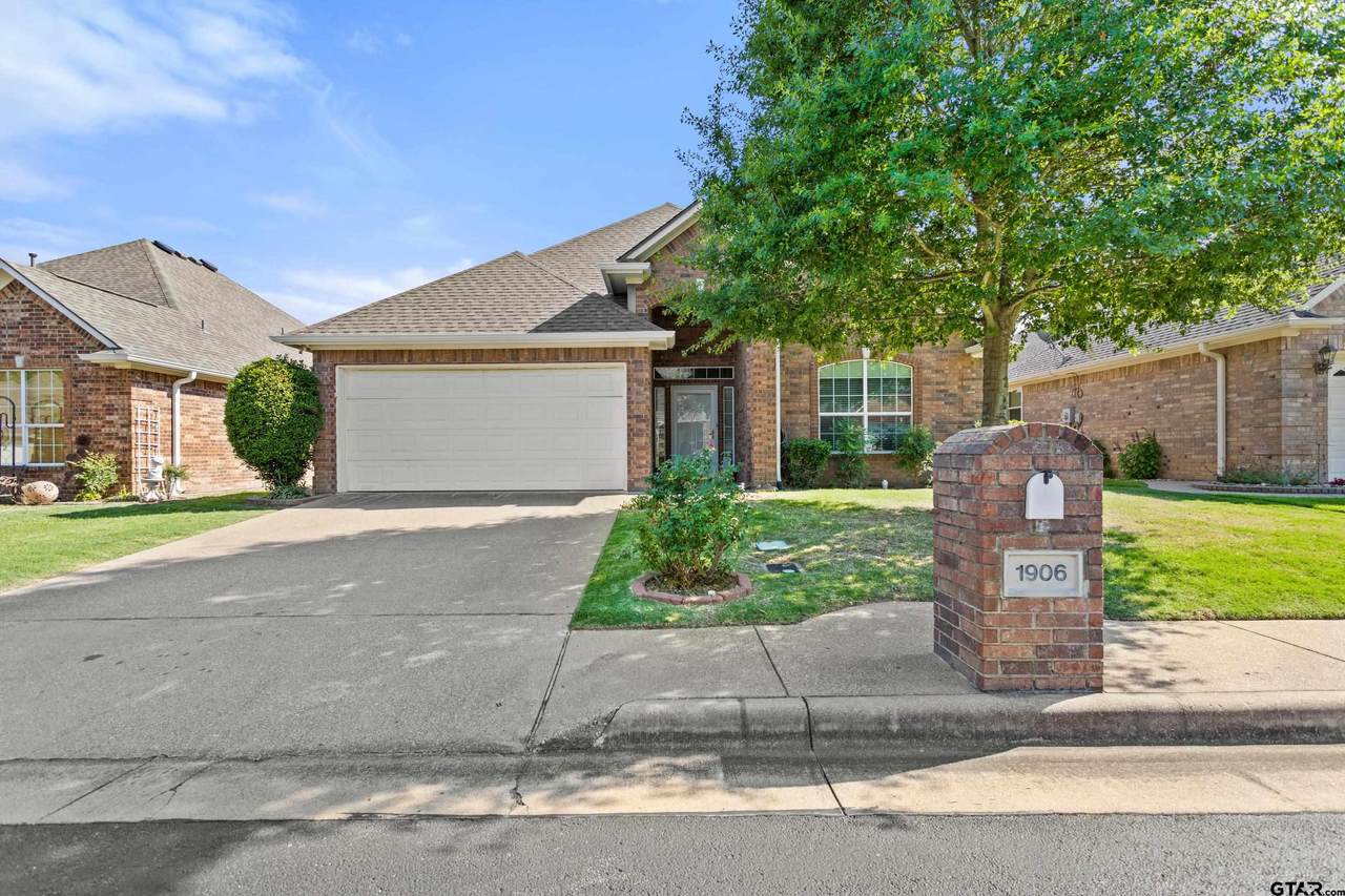 1906 Hollyglen Dr - Photo 1