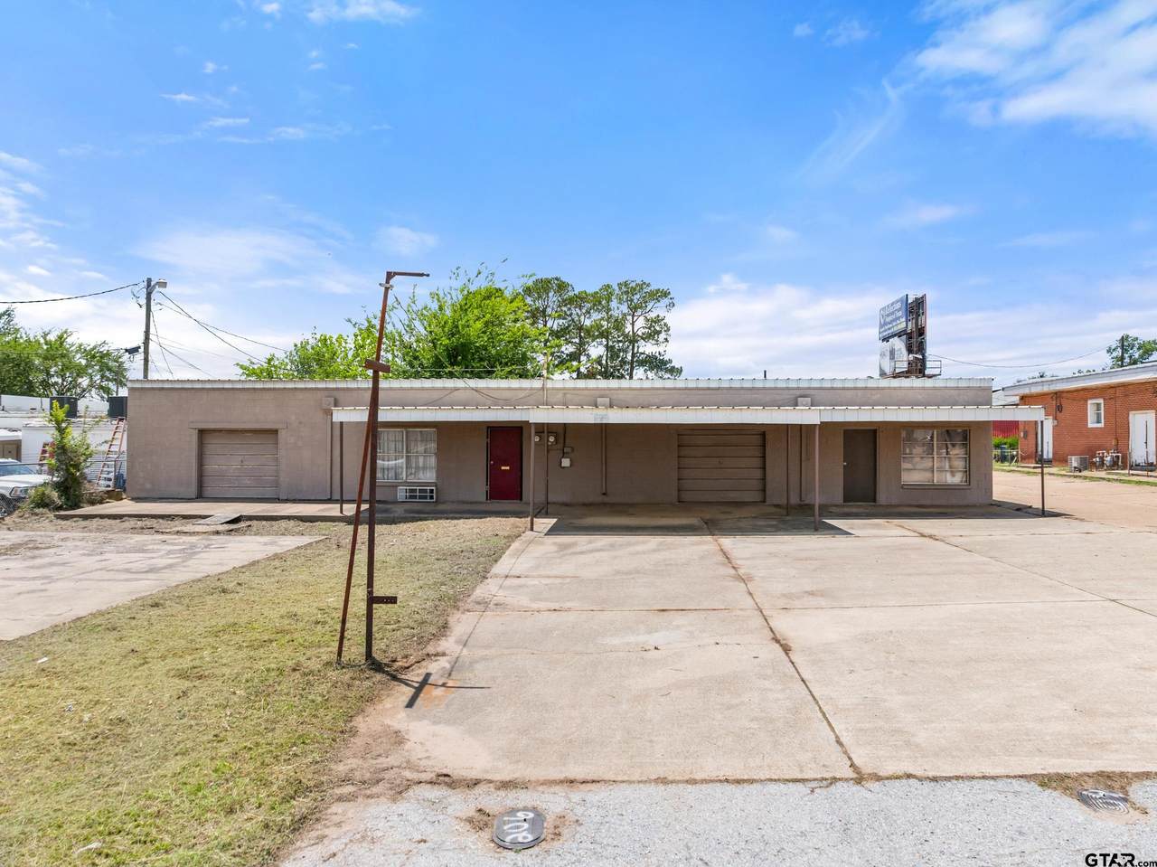 204 S Hart - Photo 1