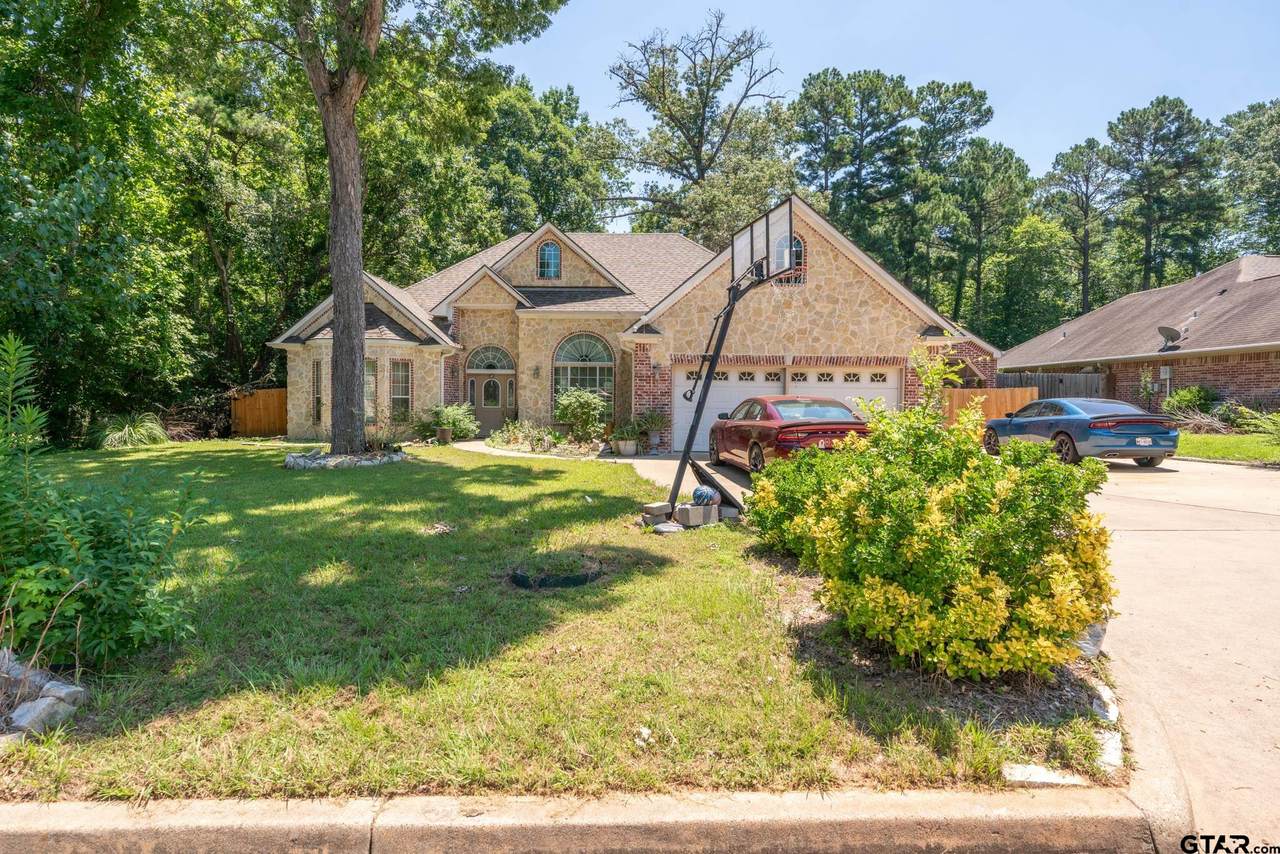 1316 Nottingham - Photo 1
