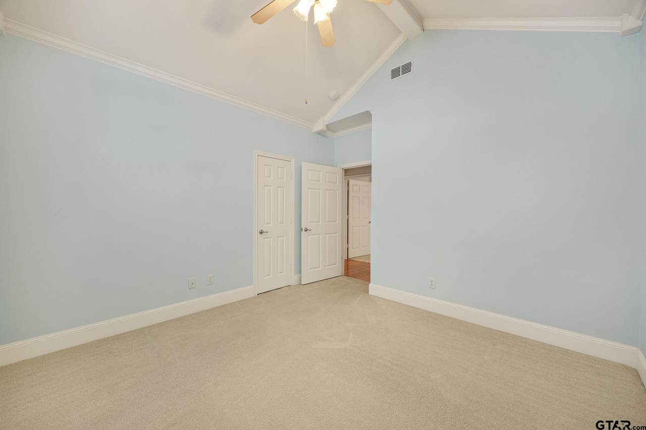 5817 Cross Creek Cir - Photo 1