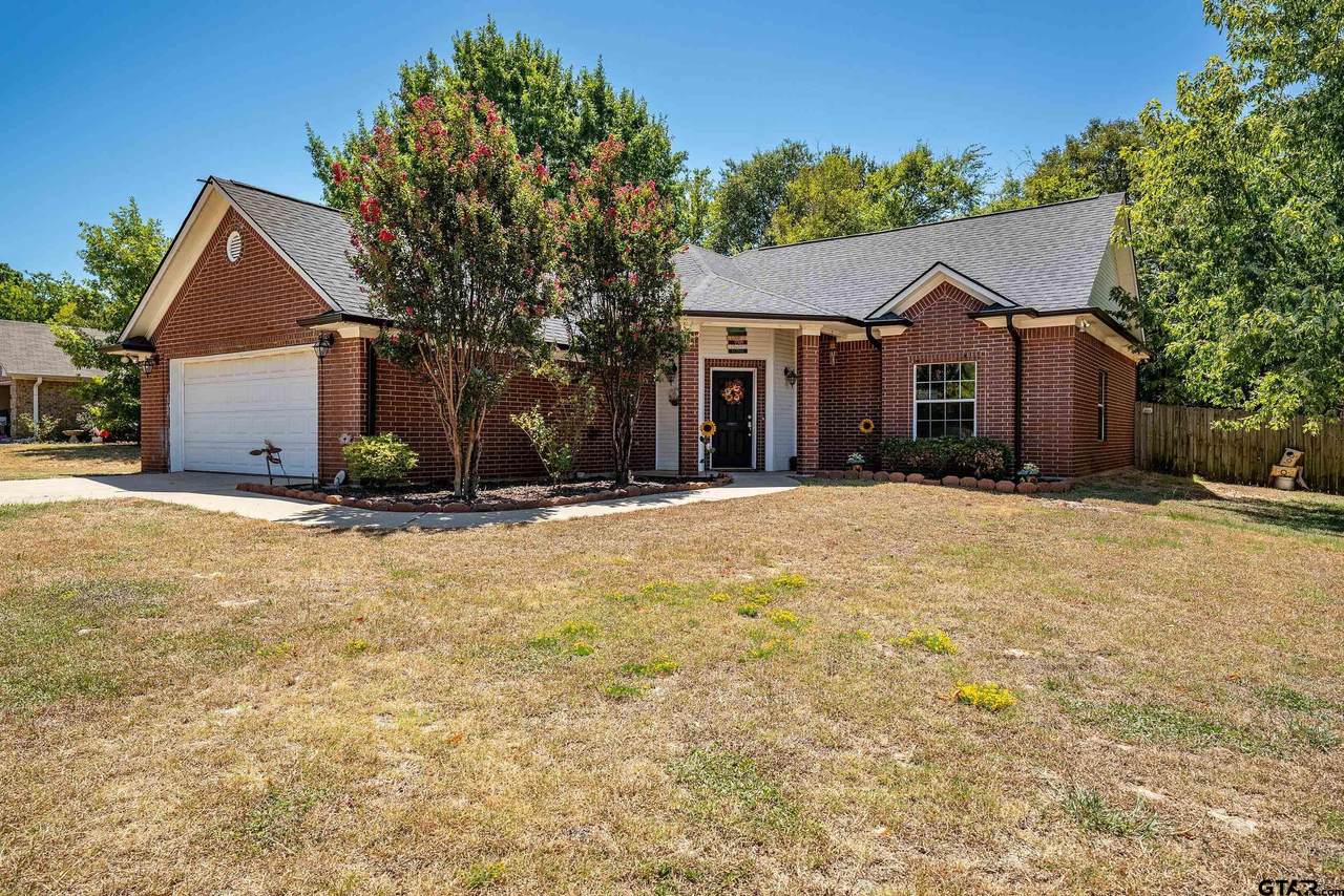 405 Husky Drive - Photo 1